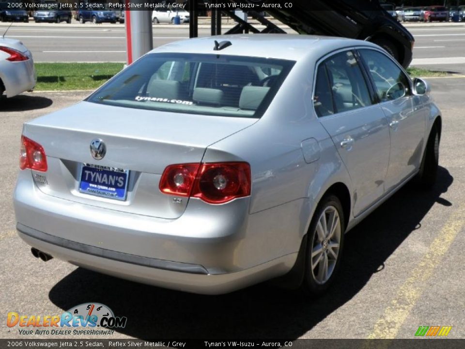 2006 Volkswagen Jetta 2.5 Sedan Reflex Silver Metallic / Grey Photo #6
