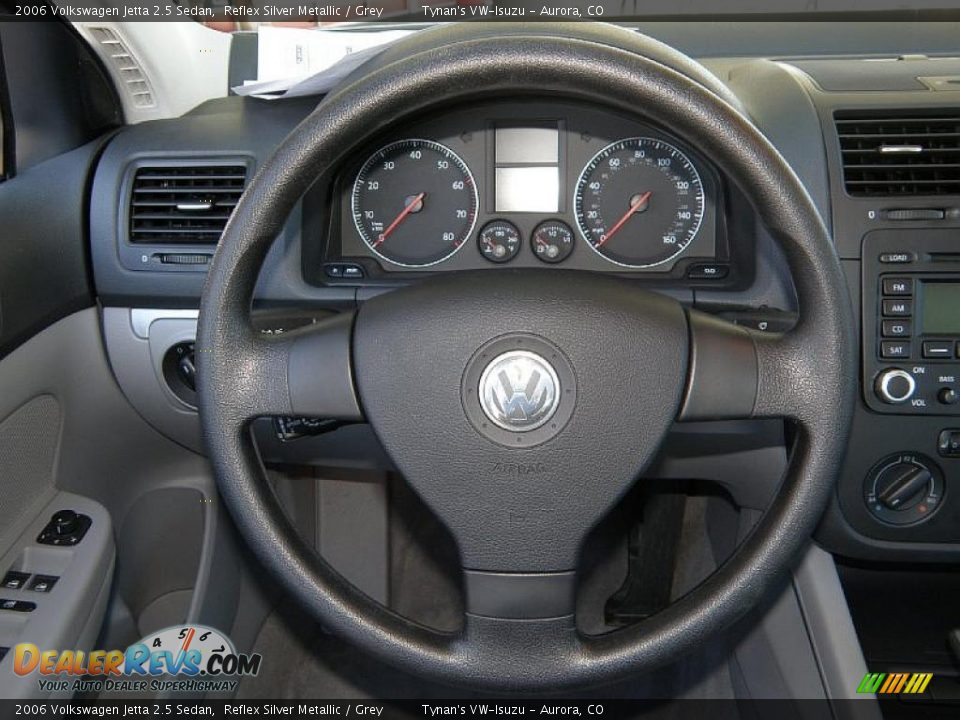 2006 Volkswagen Jetta 2.5 Sedan Reflex Silver Metallic / Grey Photo #12