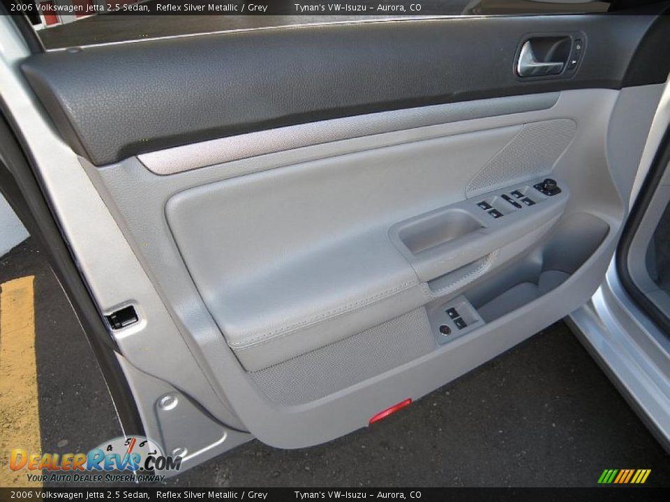 2006 Volkswagen Jetta 2.5 Sedan Reflex Silver Metallic / Grey Photo #13