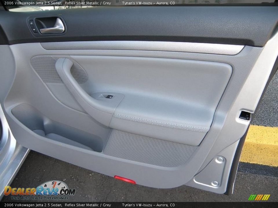 2006 Volkswagen Jetta 2.5 Sedan Reflex Silver Metallic / Grey Photo #15