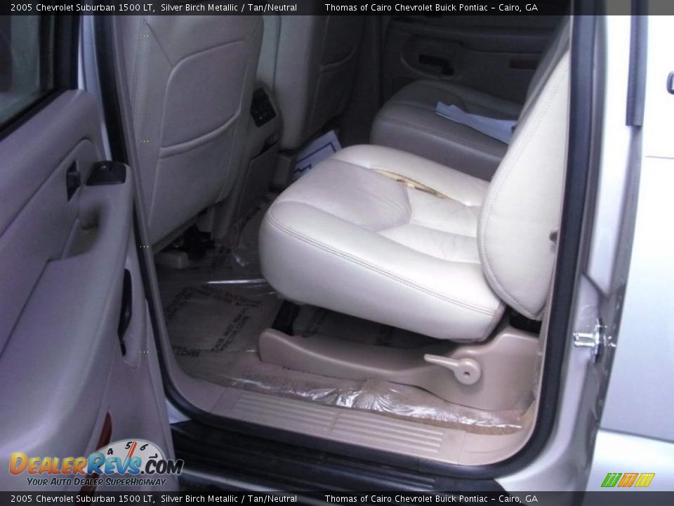 2005 Chevrolet Suburban 1500 LT Silver Birch Metallic / Tan/Neutral Photo #6