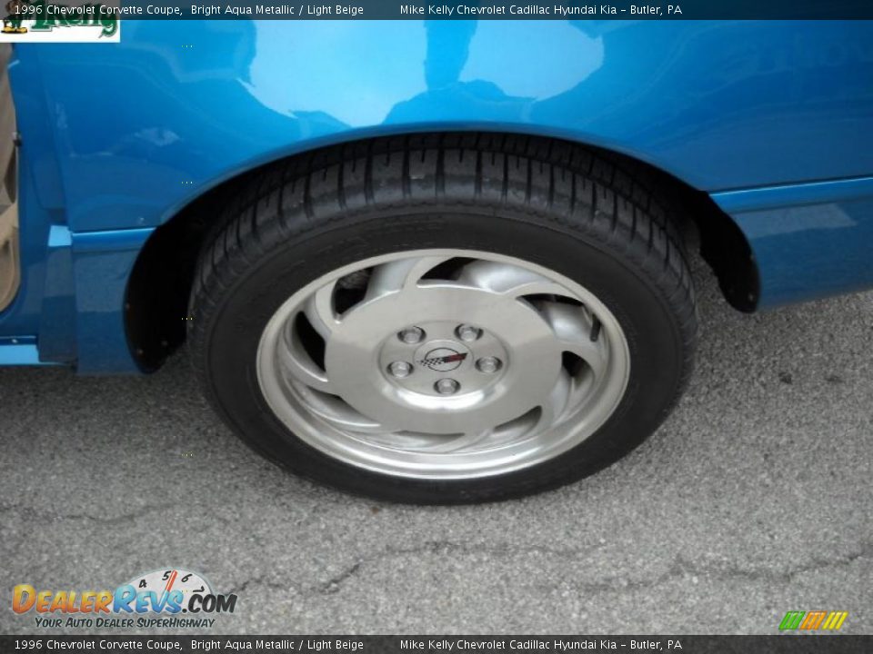 1996 Chevrolet Corvette Coupe Bright Aqua Metallic / Light Beige Photo #11