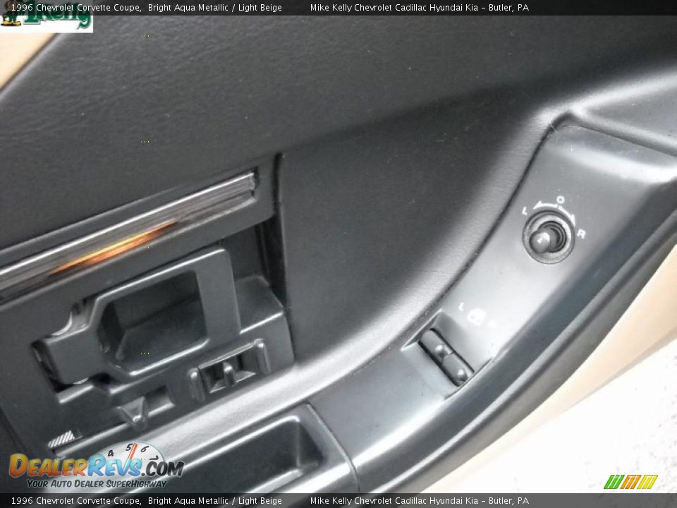 1996 Chevrolet Corvette Coupe Bright Aqua Metallic / Light Beige Photo #16