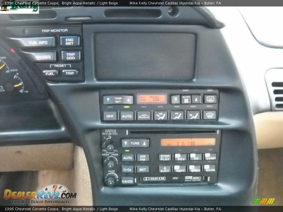 1996 Chevrolet Corvette Coupe Bright Aqua Metallic / Light Beige Photo #17