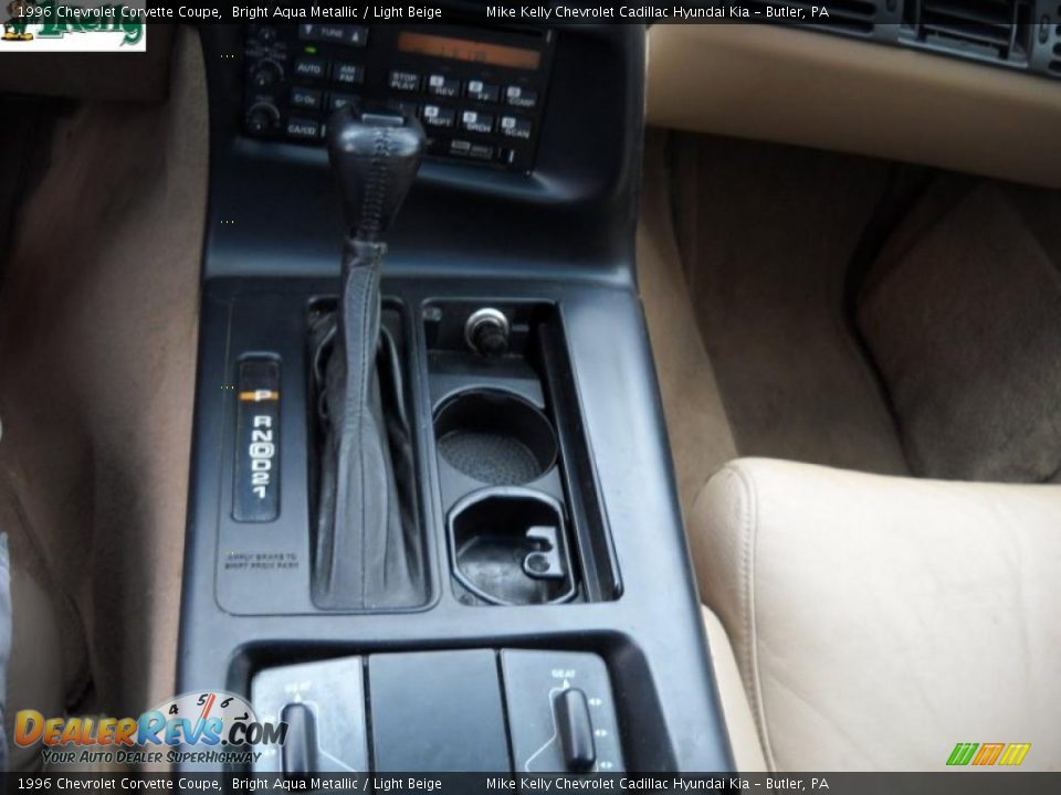 1996 Chevrolet Corvette Coupe Bright Aqua Metallic / Light Beige Photo #18