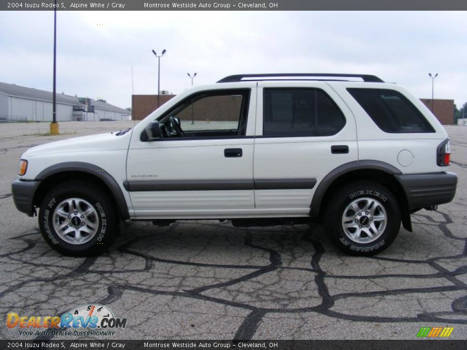 2004 Isuzu Rodeo S Alpine White / Gray Photo #2
