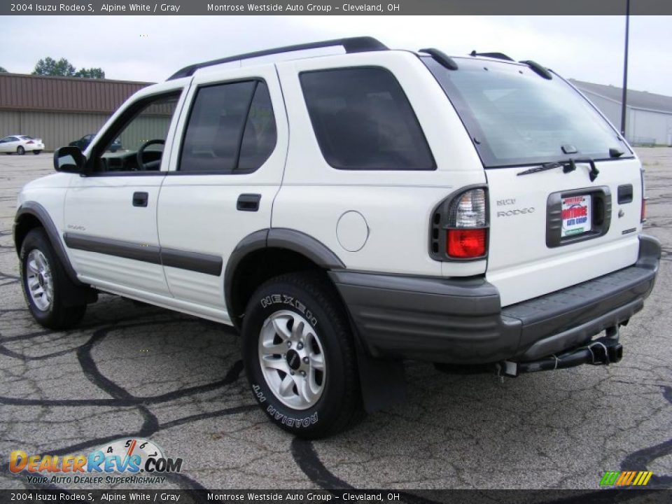 2004 Isuzu Rodeo S Alpine White / Gray Photo #3