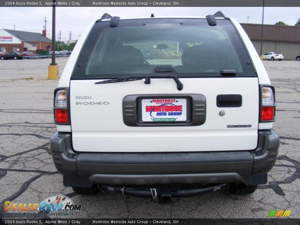 2004 Isuzu Rodeo S Alpine White / Gray Photo #4