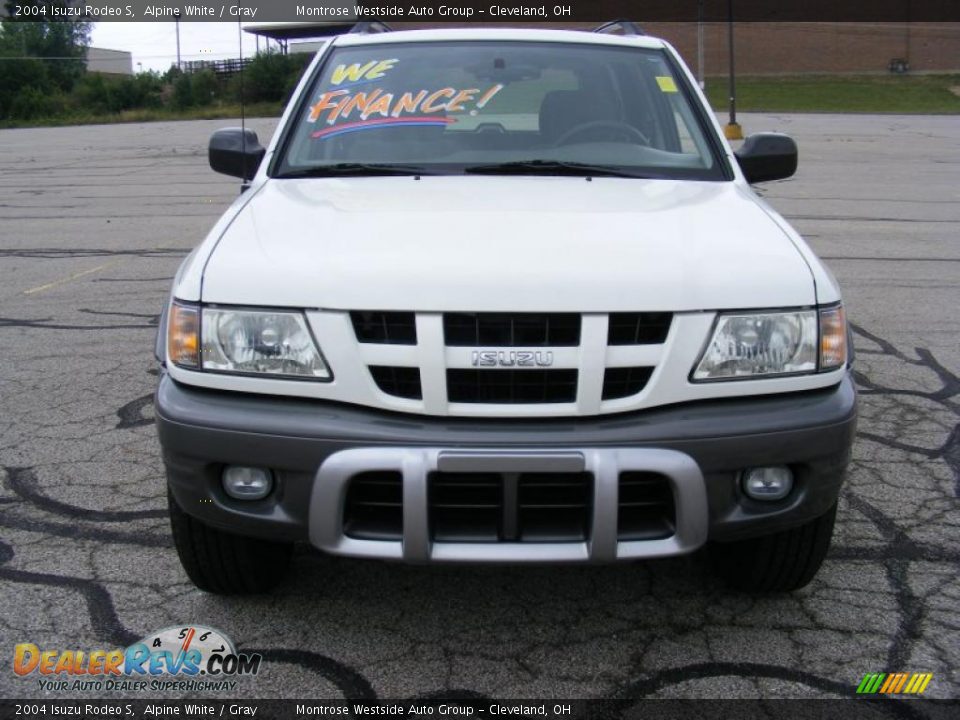2004 Isuzu Rodeo S Alpine White / Gray Photo #8