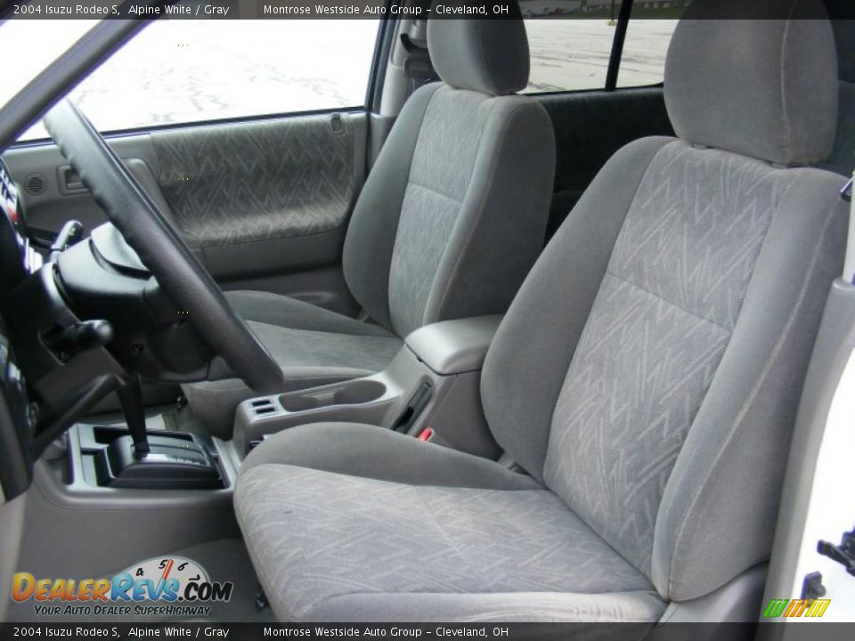 2004 Isuzu Rodeo S Alpine White / Gray Photo #9