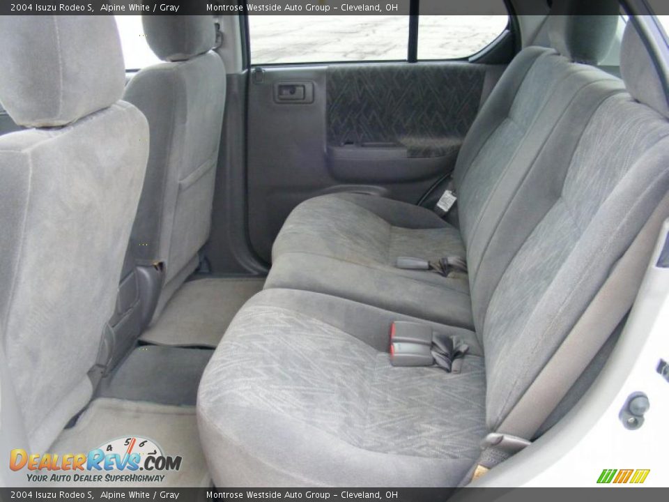 2004 Isuzu Rodeo S Alpine White / Gray Photo #11