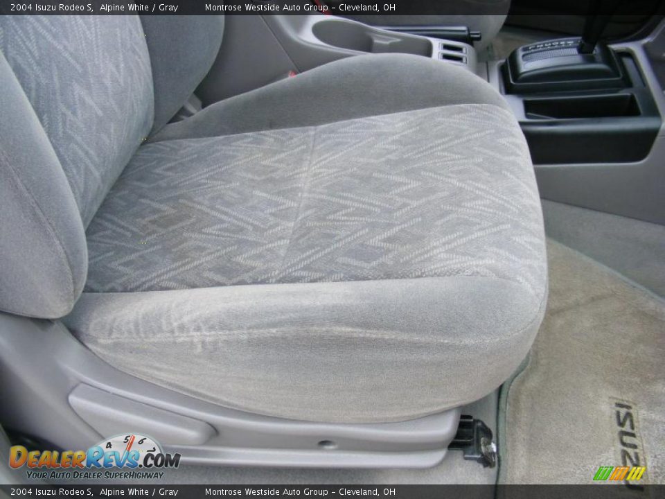 2004 Isuzu Rodeo S Alpine White / Gray Photo #14