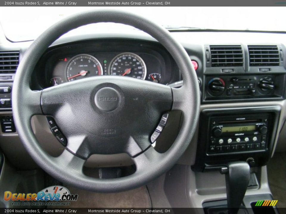 2004 Isuzu Rodeo S Alpine White / Gray Photo #15