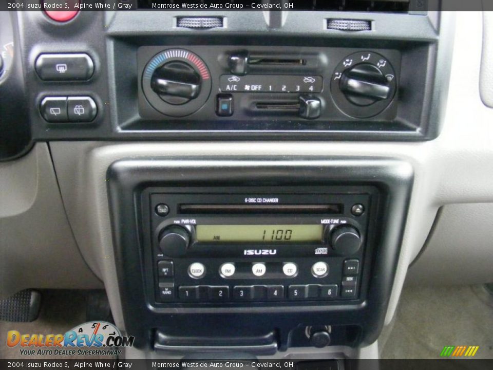 2004 Isuzu Rodeo S Alpine White / Gray Photo #19