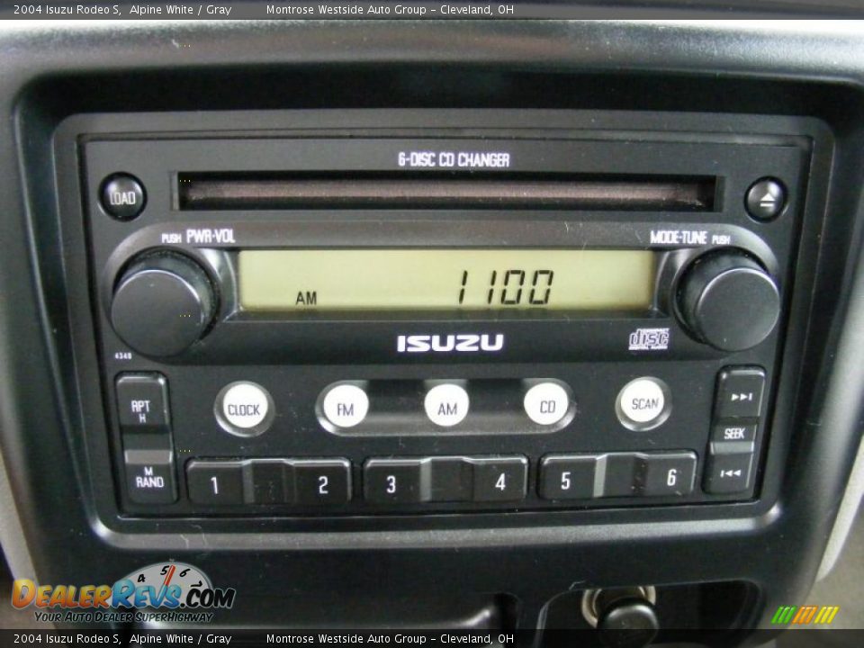 2004 Isuzu Rodeo S Alpine White / Gray Photo #21