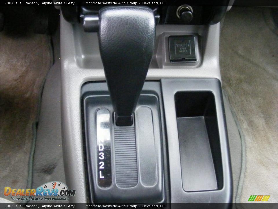 2004 Isuzu Rodeo S Alpine White / Gray Photo #22