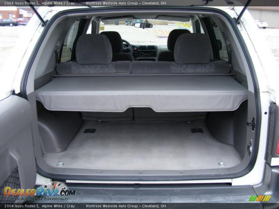 2004 Isuzu Rodeo S Alpine White / Gray Photo #27