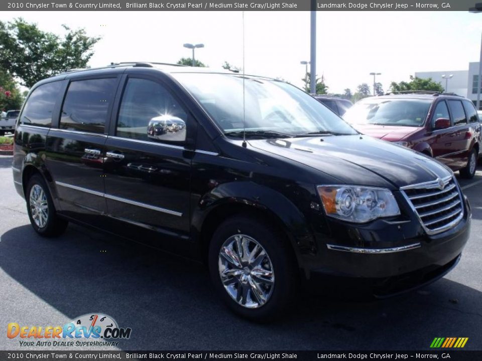 2010 Chrysler Town & Country Limited Brilliant Black Crystal Pearl / Medium Slate Gray/Light Shale Photo #4