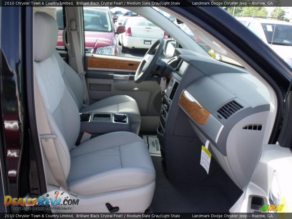 2010 Chrysler Town & Country Limited Brilliant Black Crystal Pearl / Medium Slate Gray/Light Shale Photo #11