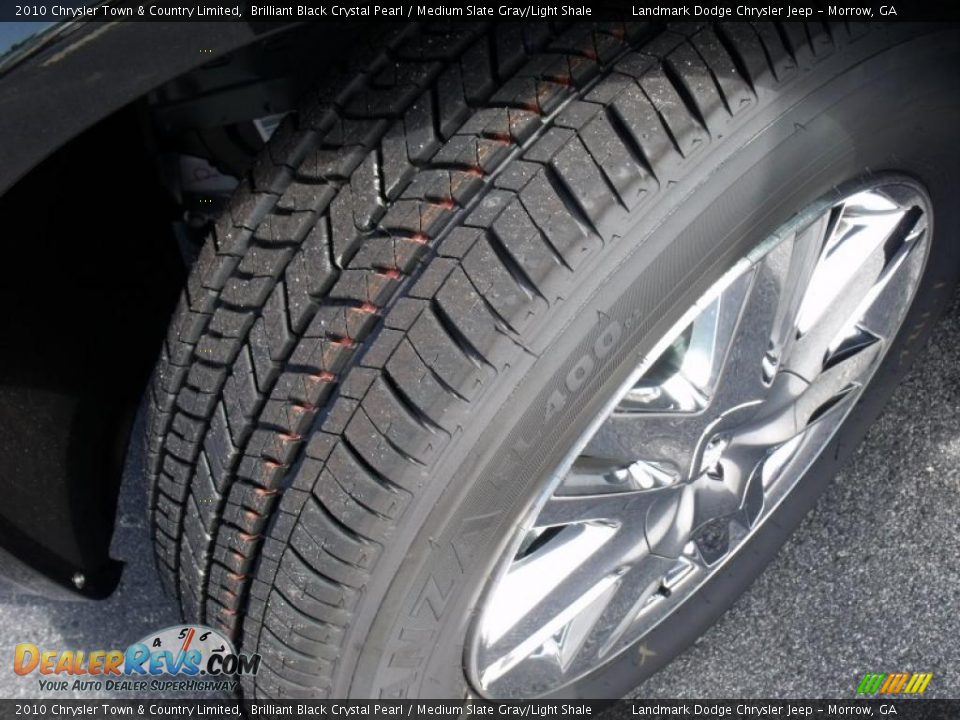 2010 Chrysler Town & Country Limited Brilliant Black Crystal Pearl / Medium Slate Gray/Light Shale Photo #15