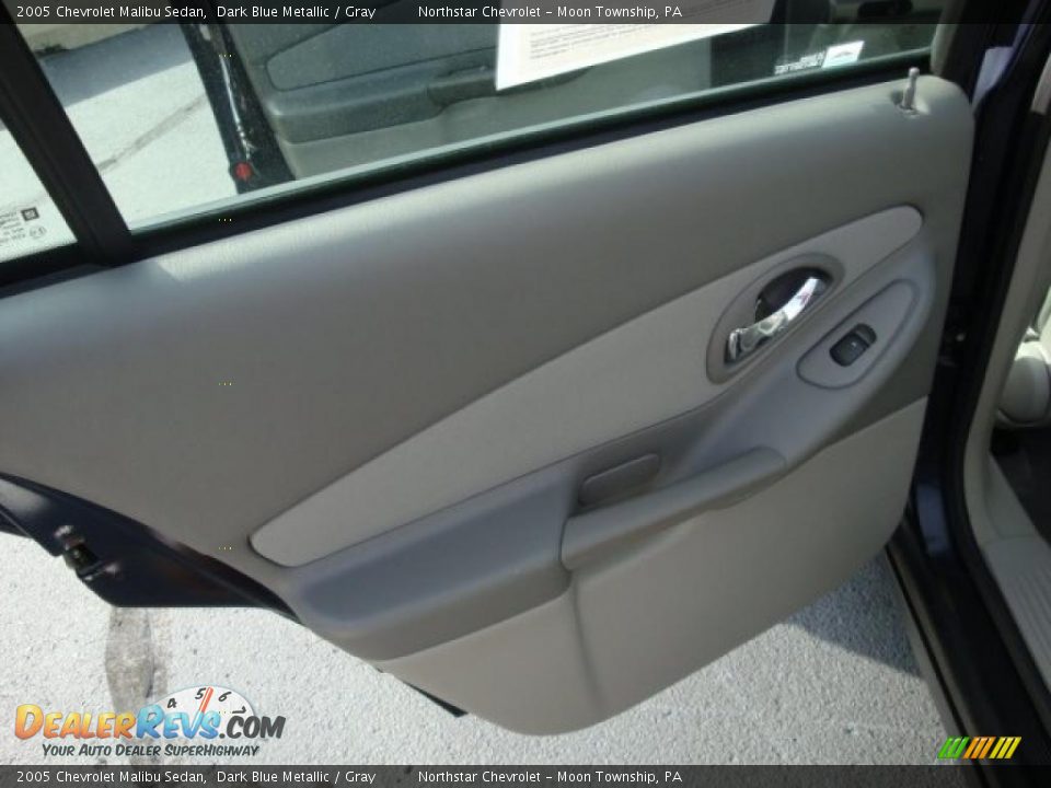 2005 Chevrolet Malibu Sedan Dark Blue Metallic / Gray Photo #13