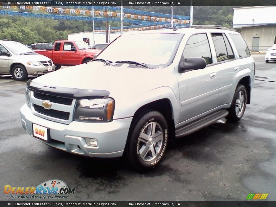 2007 Chevrolet TrailBlazer LT 4x4 Moondust Metallic / Light Gray Photo #1