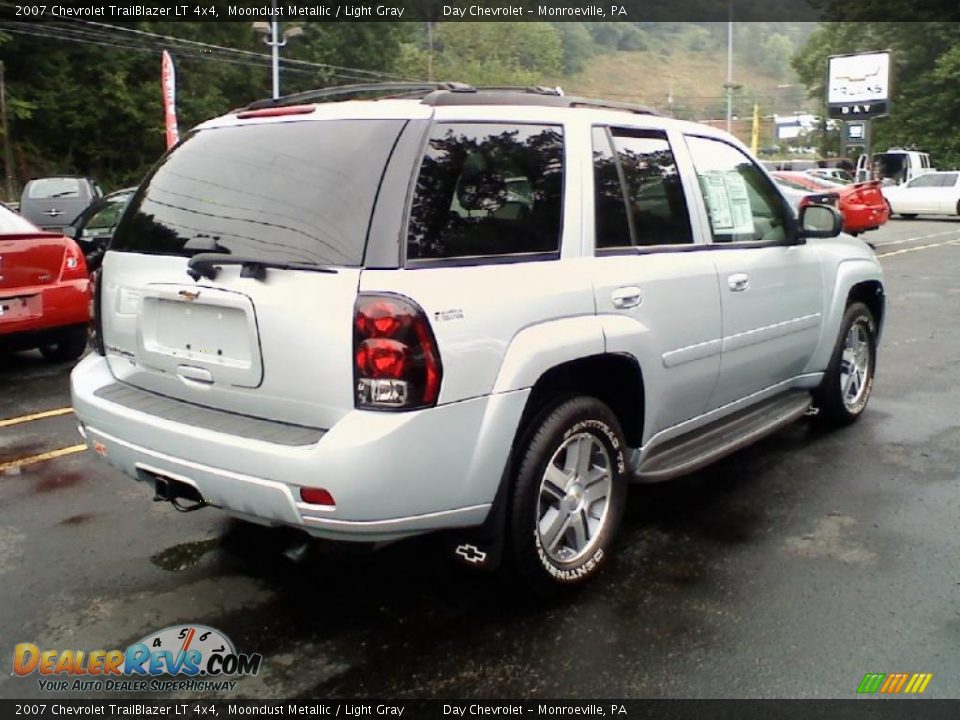 2007 Chevrolet TrailBlazer LT 4x4 Moondust Metallic / Light Gray Photo #3
