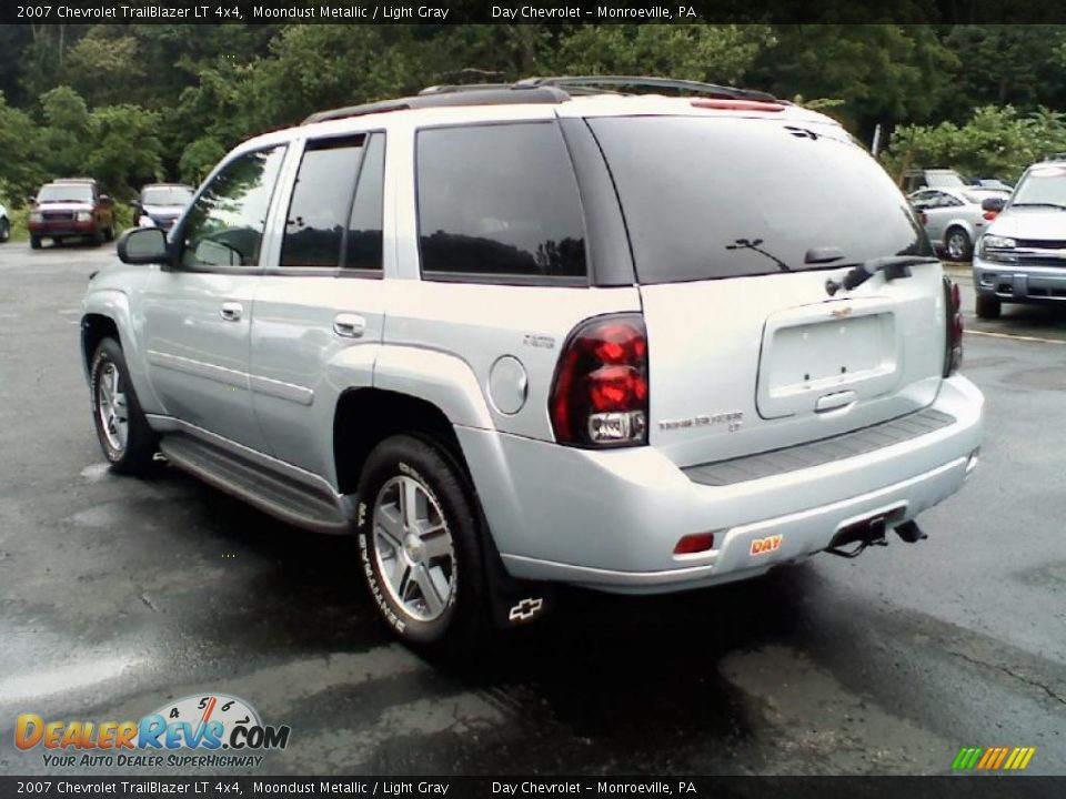 2007 Chevrolet TrailBlazer LT 4x4 Moondust Metallic / Light Gray Photo #4