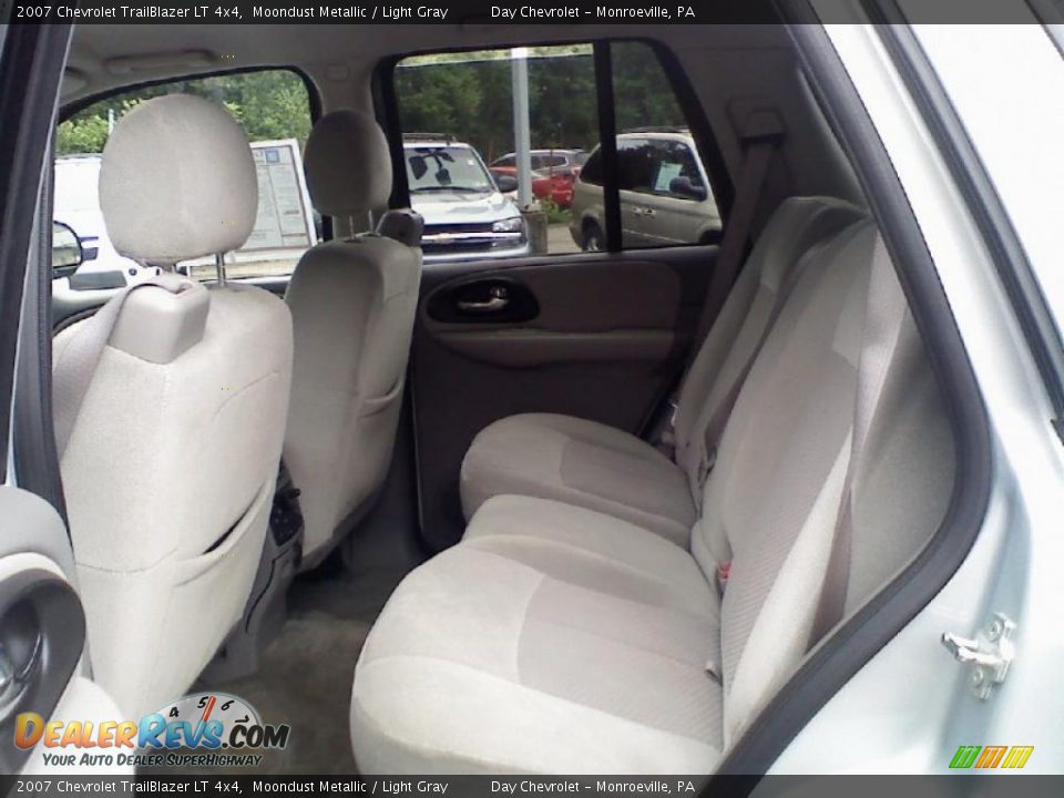 2007 Chevrolet TrailBlazer LT 4x4 Moondust Metallic / Light Gray Photo #6