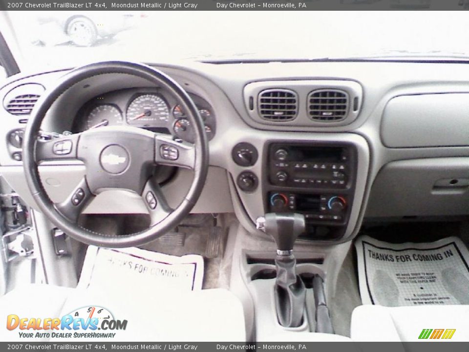 2007 Chevrolet TrailBlazer LT 4x4 Moondust Metallic / Light Gray Photo #7