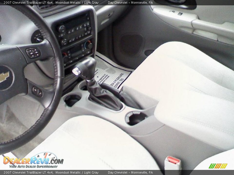 2007 Chevrolet TrailBlazer LT 4x4 Moondust Metallic / Light Gray Photo #13