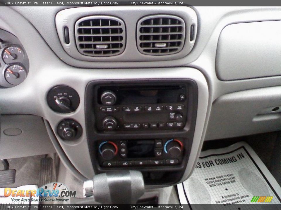 2007 Chevrolet TrailBlazer LT 4x4 Moondust Metallic / Light Gray Photo #14