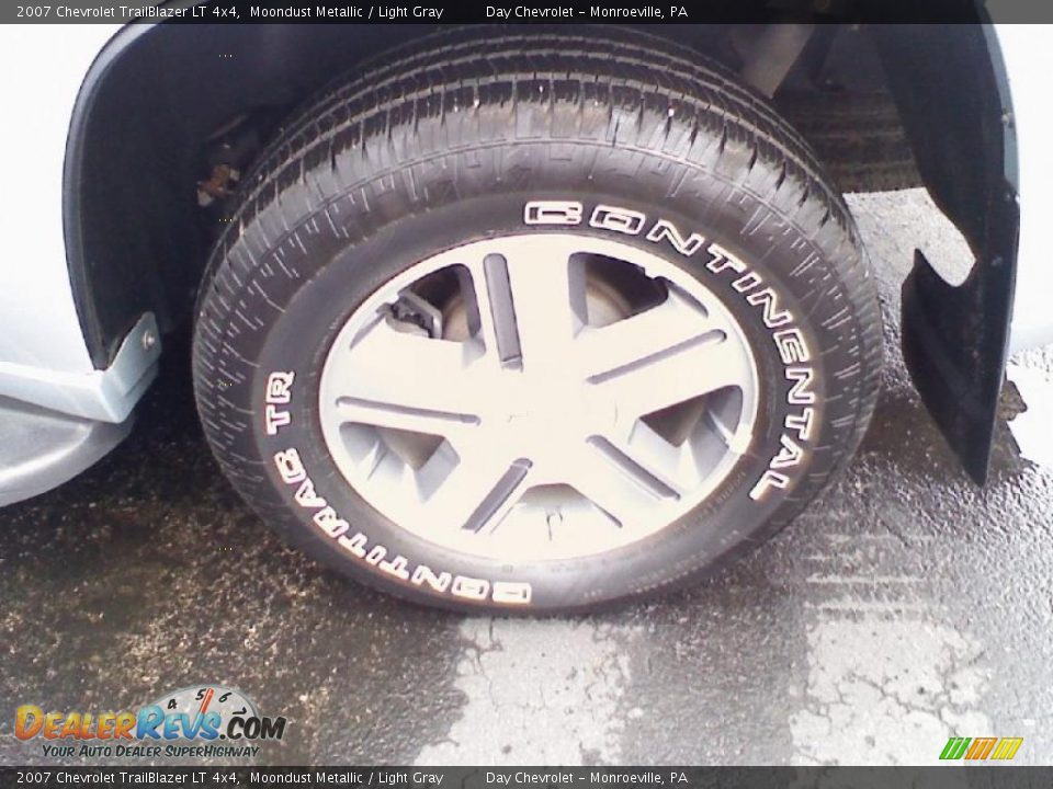 2007 Chevrolet TrailBlazer LT 4x4 Moondust Metallic / Light Gray Photo #18