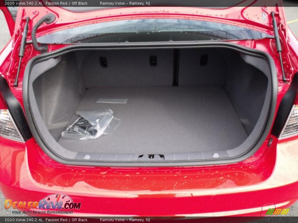 2010 Volvo S40 2.4i Passion Red / Off Black Photo #15