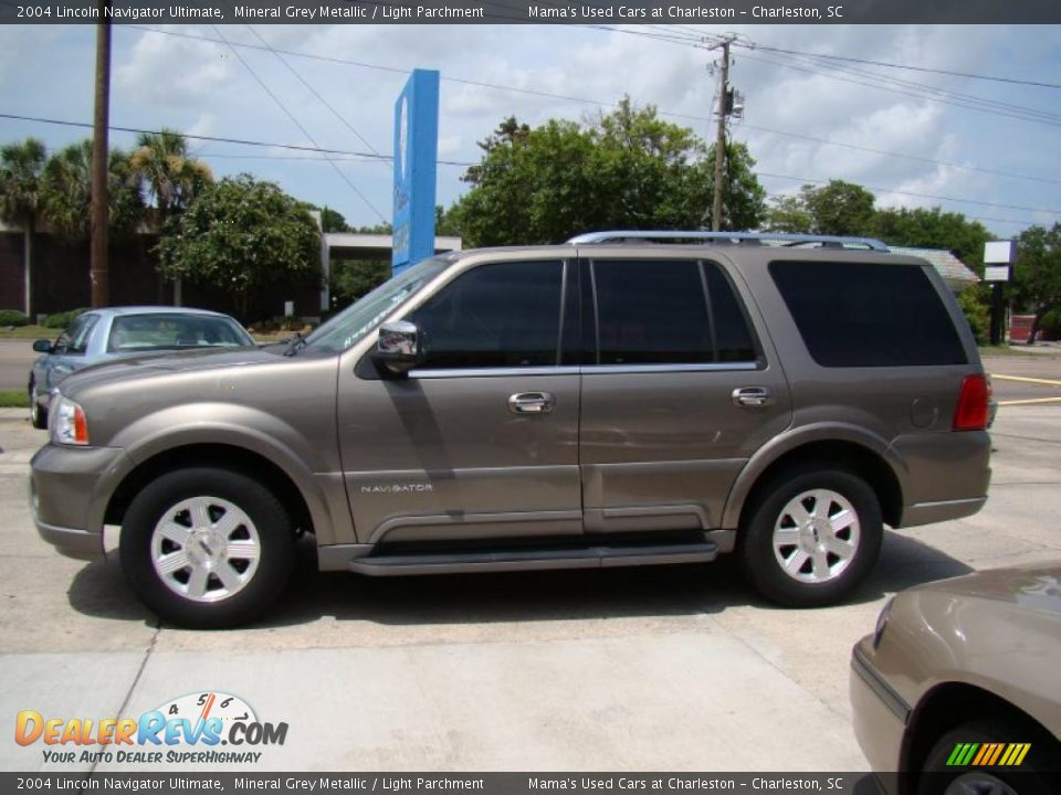 2004 Lincoln Navigator Ultimate Mineral Grey Metallic / Light Parchment Photo #6