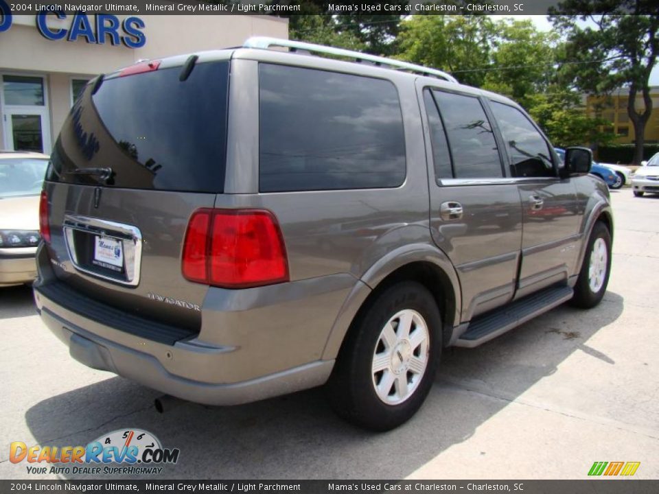 2004 Lincoln Navigator Ultimate Mineral Grey Metallic / Light Parchment Photo #9