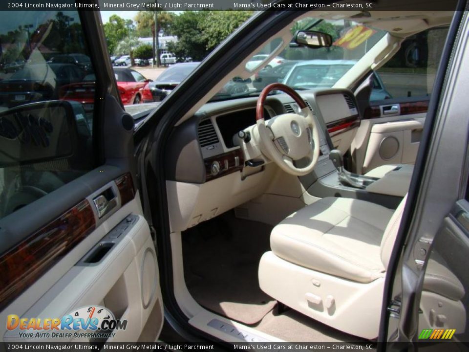 Light Parchment Interior - 2004 Lincoln Navigator Ultimate Photo #10