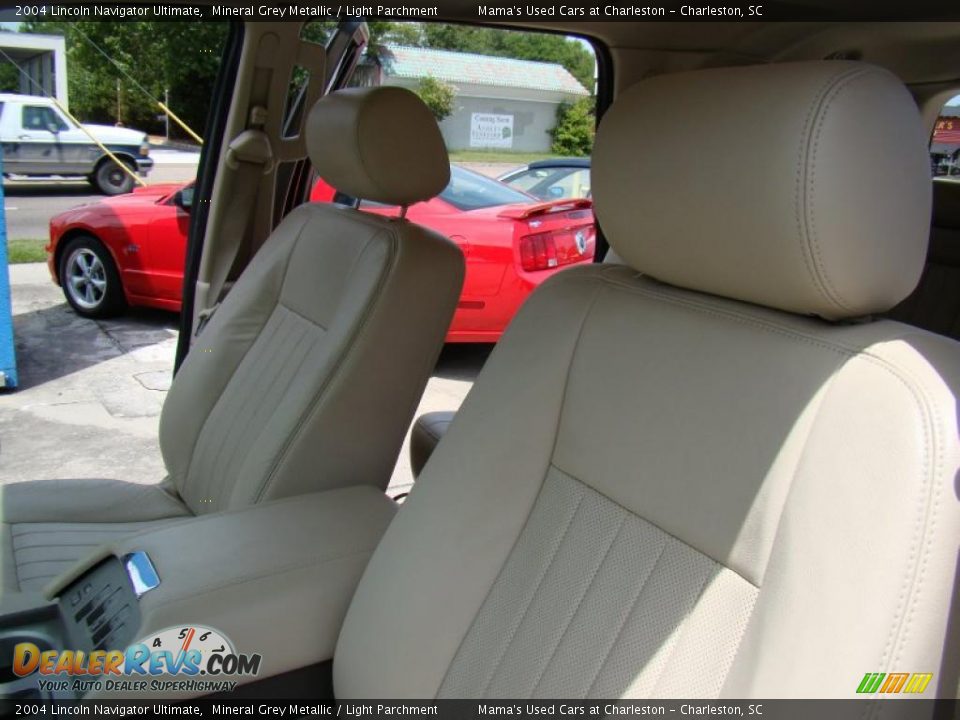 2004 Lincoln Navigator Ultimate Mineral Grey Metallic / Light Parchment Photo #12