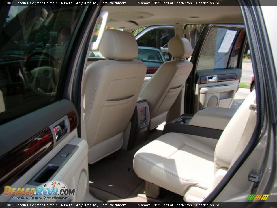 Light Parchment Interior - 2004 Lincoln Navigator Ultimate Photo #13