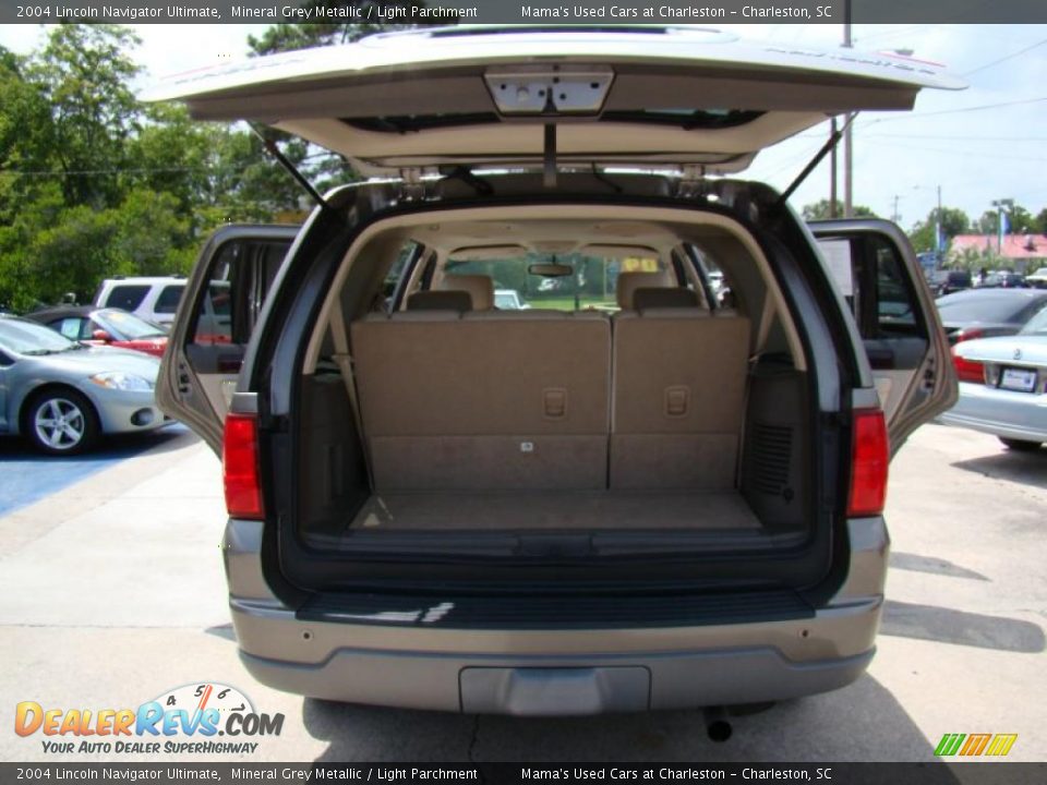 2004 Lincoln Navigator Ultimate Trunk Photo #15