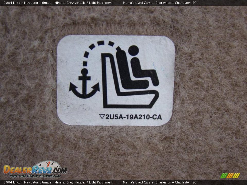 2004 Lincoln Navigator Ultimate Mineral Grey Metallic / Light Parchment Photo #16