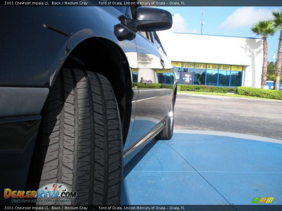 2001 Chevrolet Impala LS Black / Medium Gray Photo #10