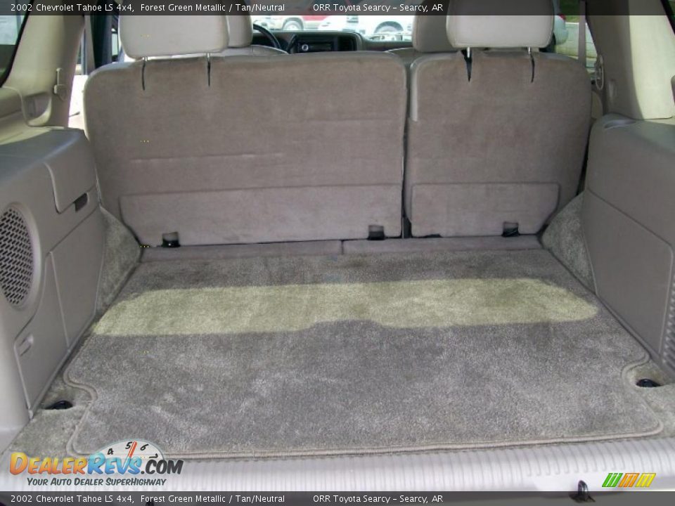 2002 Chevrolet Tahoe LS 4x4 Forest Green Metallic / Tan/Neutral Photo #8
