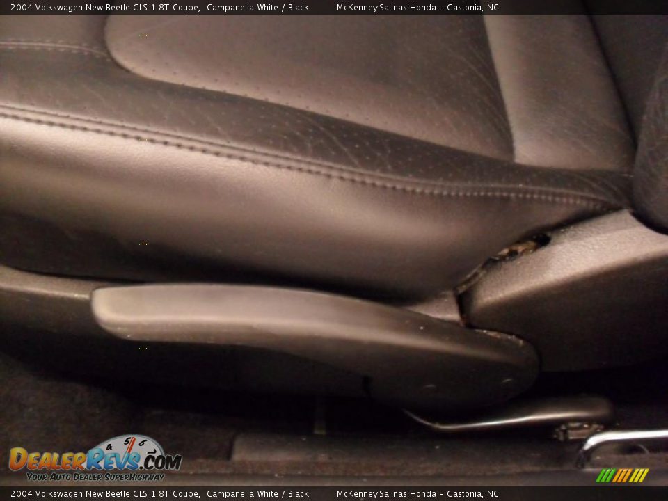 2004 Volkswagen New Beetle GLS 1.8T Coupe Campanella White / Black Photo #10