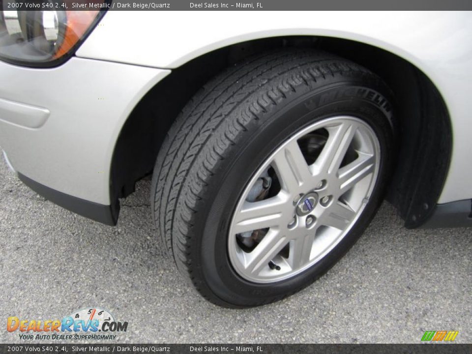 2007 Volvo S40 2.4i Silver Metallic / Dark Beige/Quartz Photo #13