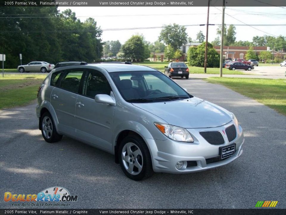 2005 Pontiac Vibe Platinum Metallic / Graphite Photo #3