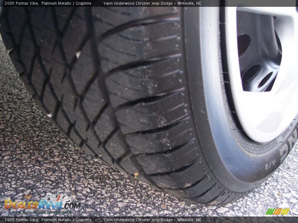 2005 Pontiac Vibe Platinum Metallic / Graphite Photo #10