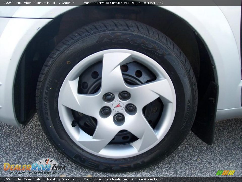 2005 Pontiac Vibe Platinum Metallic / Graphite Photo #11