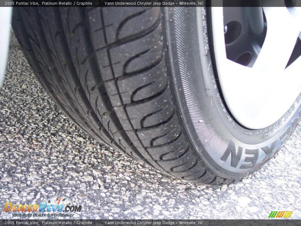 2005 Pontiac Vibe Platinum Metallic / Graphite Photo #12