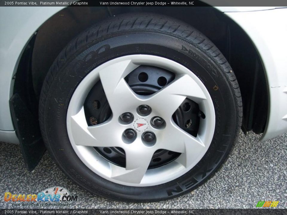 2005 Pontiac Vibe Platinum Metallic / Graphite Photo #13